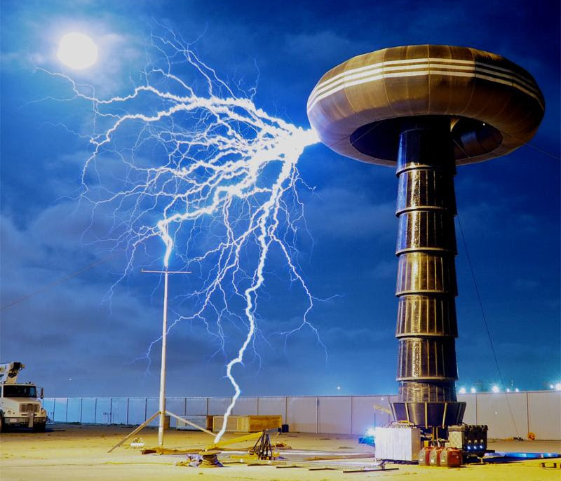 electromagnetism - Why do lightnings generated by a tesla coil